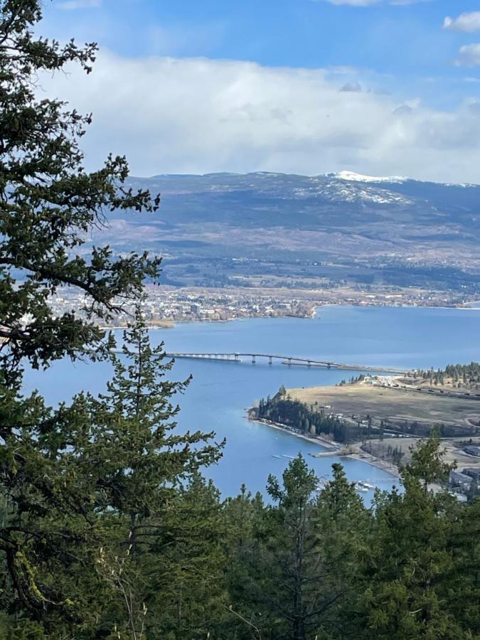 Les Chambres Roses West Kelowna Exterior photo